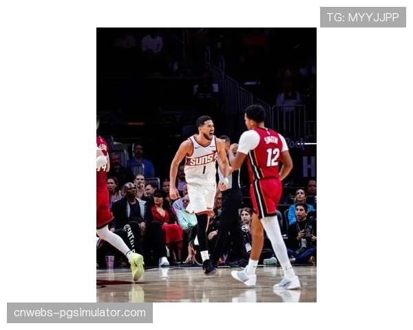 伤病更新：太阳队布克腿筋轻微拉伤，队医称与近期连续高强度的比赛中长距离跑动有关